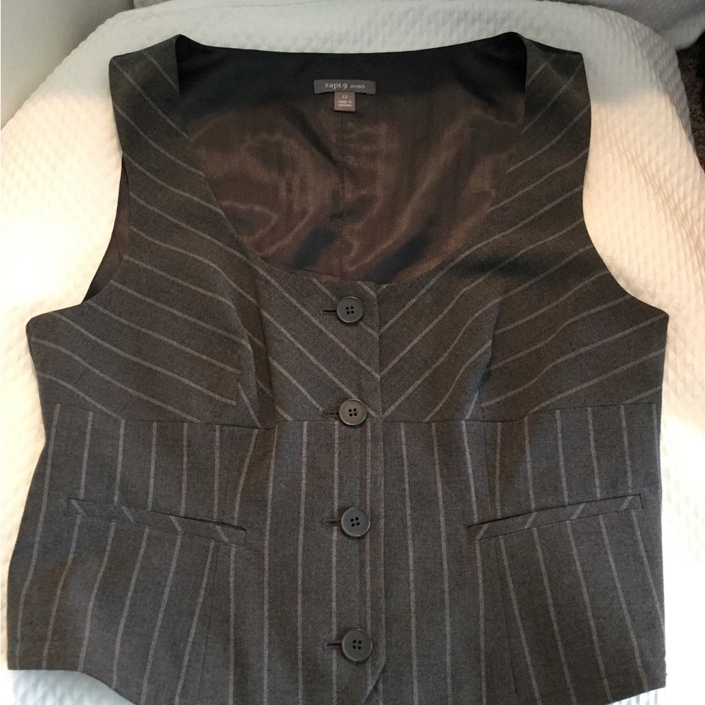 Vest - Picture 2 of 11